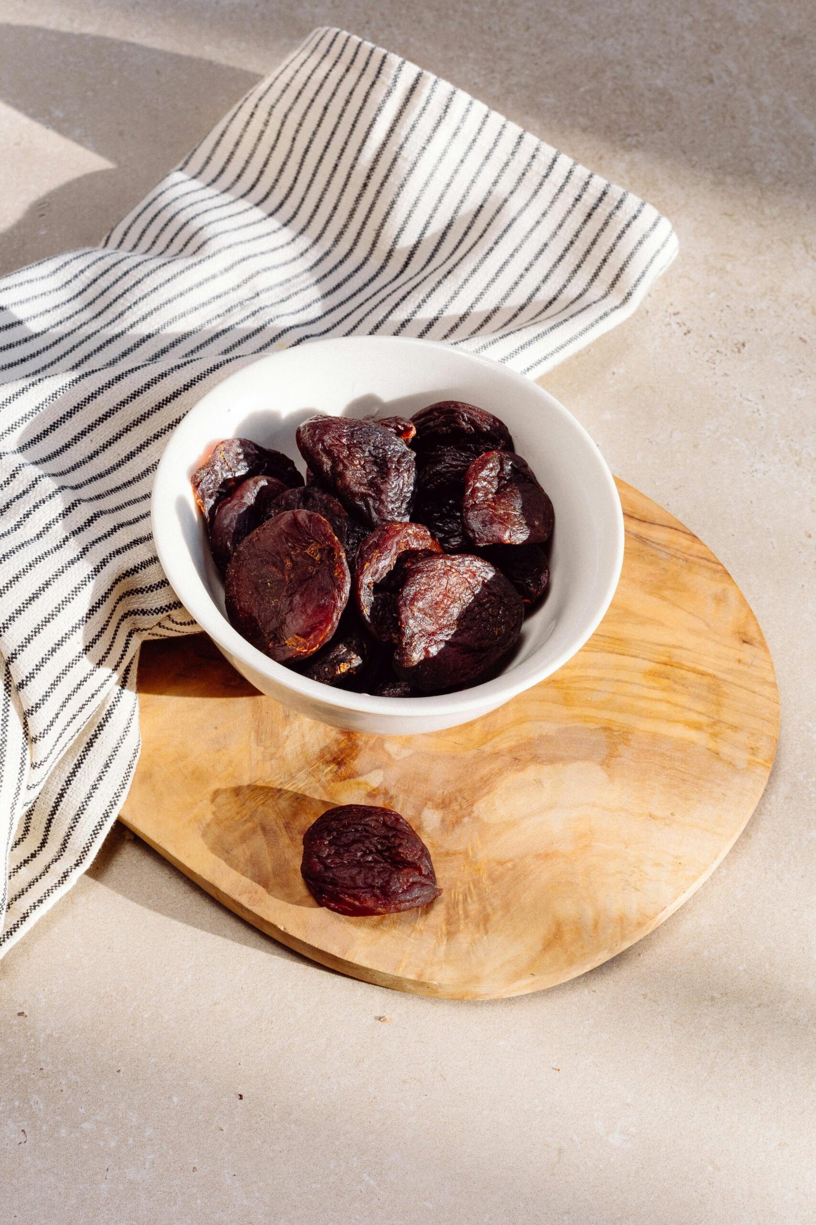 Dark Dried Apricots - Image 2